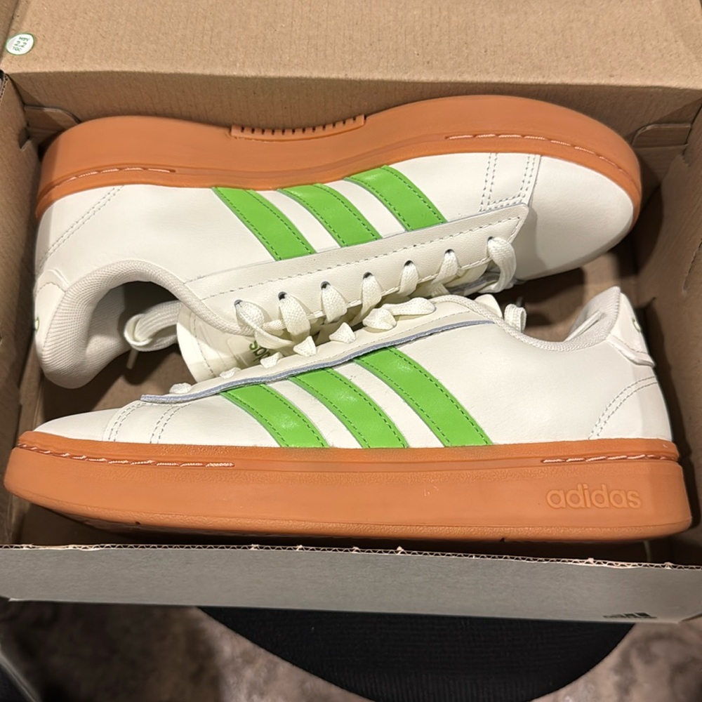 Adidas court